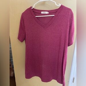 Women’s Maroon v neck short sleeve t-shirt size xl
